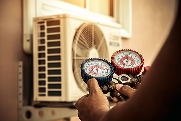 Professional Hvac technician working in Sedalia, CO